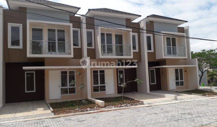 Rumah 2 lantai siap huni lokasi strategis nyaman dan damai  10