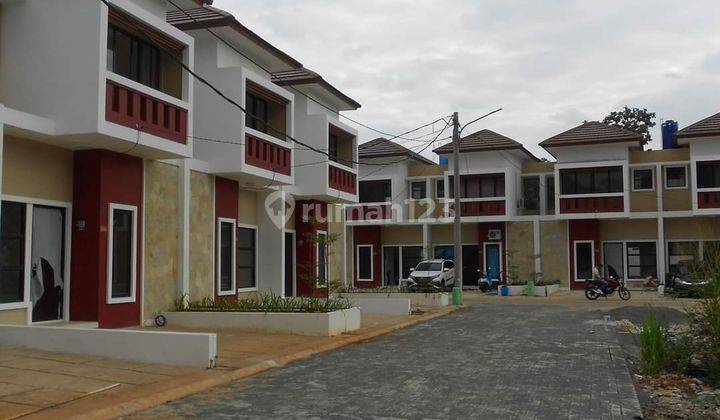 Rumah 2 lantai siap huni lokasi strategis nyaman dan damai  10