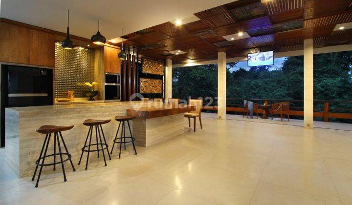 Sewa Villa 6 Kamar Fully Furnished Mewah Nyaman Gatsu Timur 6