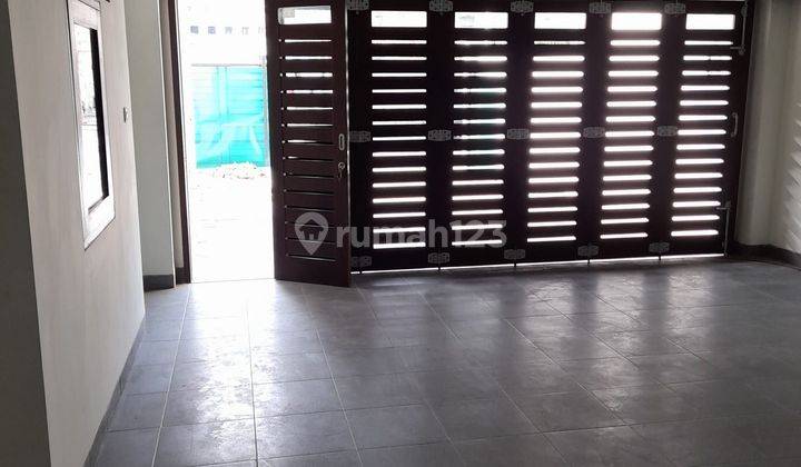 Sewa Rumah Minimalis 3 Lt 4 Kt Pool Garasi Carport Luas Moh Yamin 1