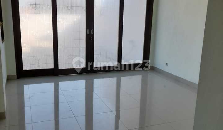 Sewa Rumah Minimalis 3 Lt 4 Kt Pool Garasi Carport Luas Moh Yamin 12