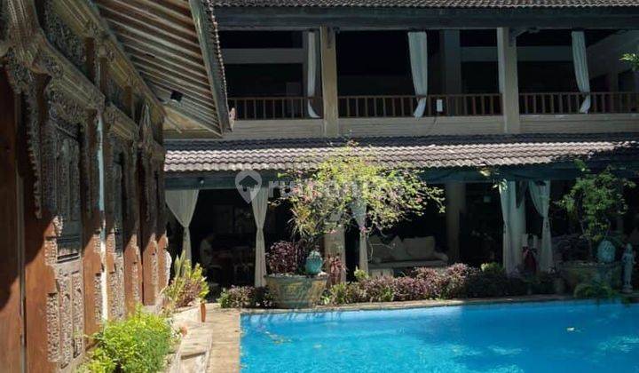 Selling Luxury Villa 15 Bedrooms Fully Furnished Private Pool Gazebo Seminyak Badung 1