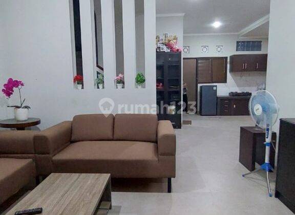 Rent a Modern Style House Fully Furnished Facing North Strategic Location Renon Area 2 Floors 4 Rooms 2