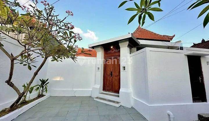 Villa Full Furnished Hadap Selatan 2 Kamar Seminyak Badung 1