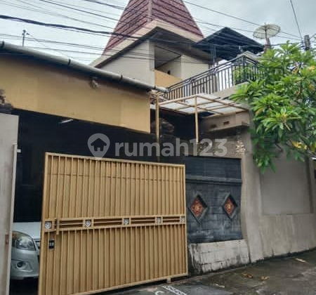 Rumah 2 Lantai 2 Kamar Pantai Lebih Serongga Gianyar