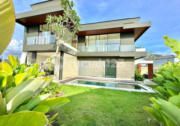 Modern Luxury 2-Storey Villa 2 Bedrooms Pererenan Munggu