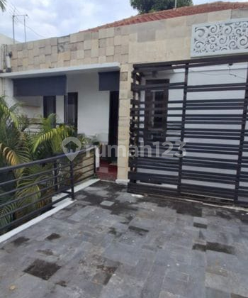 Villa 2 Lantai 3 Kamar Raya Semer Kerobokan Kuta Utara
