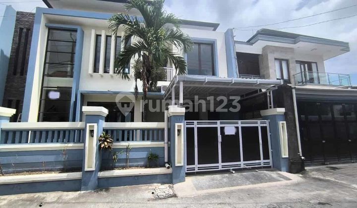 Two-Story House with 4 Bedrooms, Batanghari Street, Panjer, South Denpasar