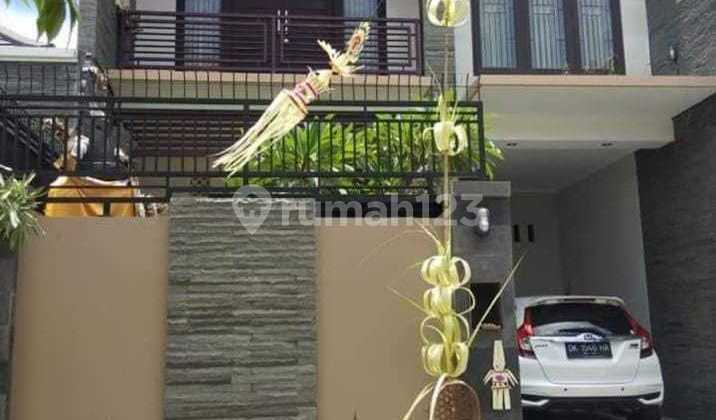 Rumah Modern Style Full Furnished Hadap Utara Lokasi Strategis Area Renon 2 Lantai 4 Kamar