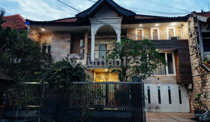 Rumah Mewah 2 Lantai 5+1 Kamar Full Furnished Denbar