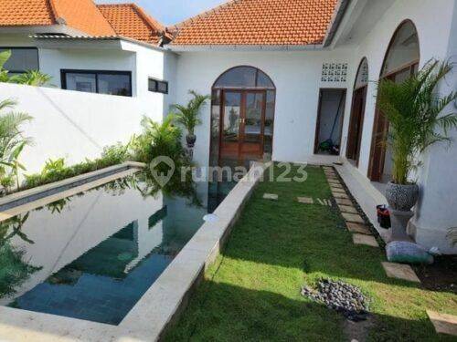 Villa Full Furnished Hadap Selatan 2 Kamar Pantai Seseh Badung 2