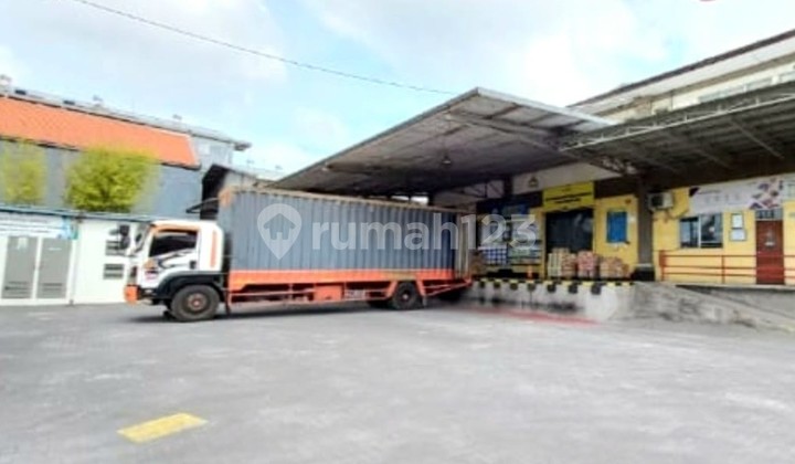 East-Facing Warehouse, Middle of the City, Marlboro Street, West Denpasar