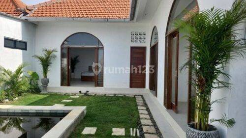 Villa Full Furnished Hadap Selatan 2 Kamar Pantai Seseh Badung 1