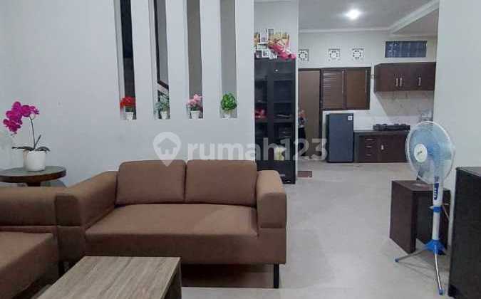 Rumah Modern Style Full Furnished Hadap Utara Lokasi Strategis Area Renon 2 Lantai 4 Kamar 2