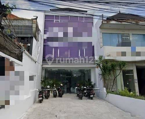 Gedung Hadap Timur 4 Lantai Kerobokan Badung