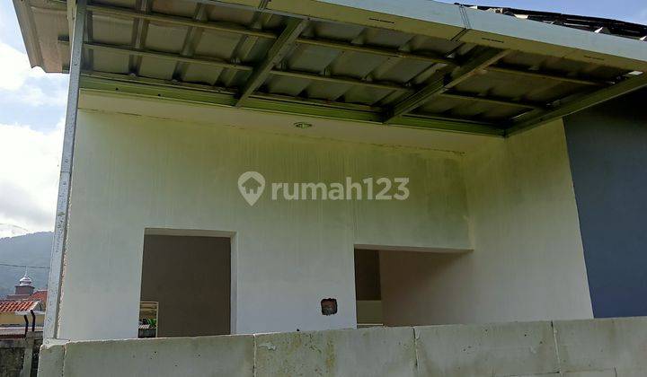 Rumah dengan konsep minimalis dan udara segar  2