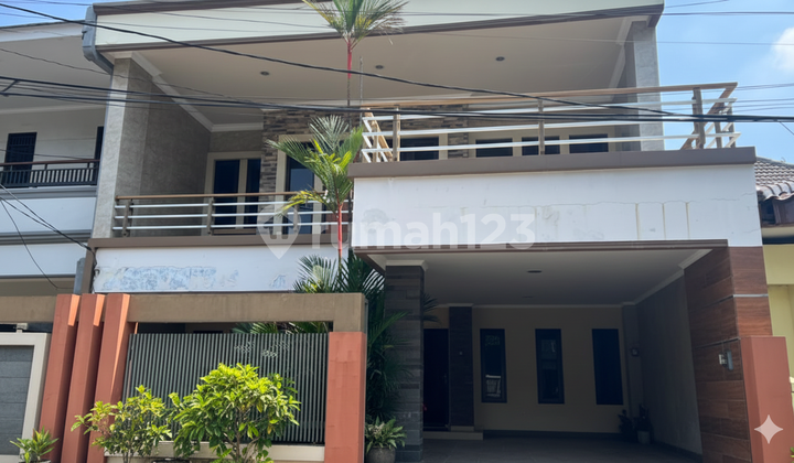 Don't Miss Out... This 2-Story House in Buaran - Duren Sawit with Such a Peaceful Environment Isn't the Type That Appears Every Month. 2