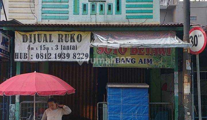 Ruko 3 lantai dengan harga sangat murah, kondisi terawat, lokasi strategis di bagian depan kompleks rumah, traffic sangat ramai bebas banjir serta aman. Penawaran Terbatas ☝ 2