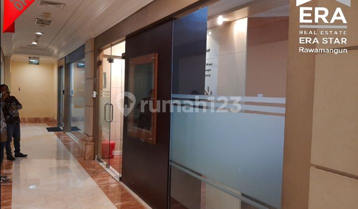 Dijual Ruang Kantor Rapi Pemandangan Estetik Harga Menarik