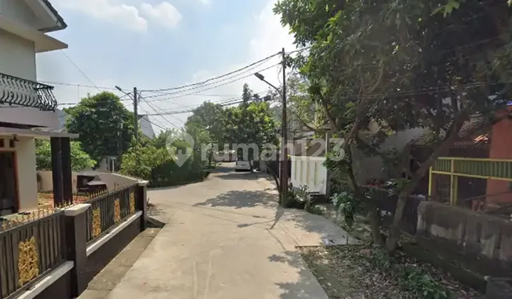 Rumah Bagus 2 Lantai SHM Jagakarsa, Jakarta Selatan Dekat Akses Stasiun Kereta Commter Line Lenteng Agung yang Memudahkan Mobilitas Sehari - Hari.