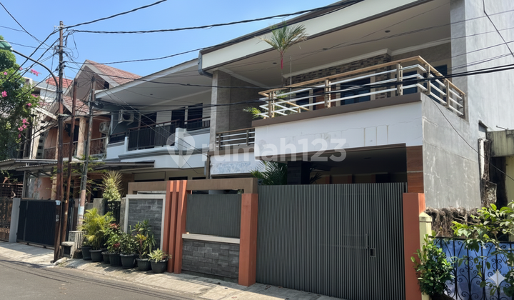 "Jangan Sampai Nyesal... Rumah 2 Lantai di Buaran - Duren Sawit dengan Lingkungan Setenang Ini Bukan Tipe yang Muncul Setiap Bulan." "Jangan Sampai Nyesal... Rumah 2 Lantai di Buaran - Duren Sawit dengan Lingkungan Setenang Ini Bukan Tipe yang Muncul Setiap Bulan."