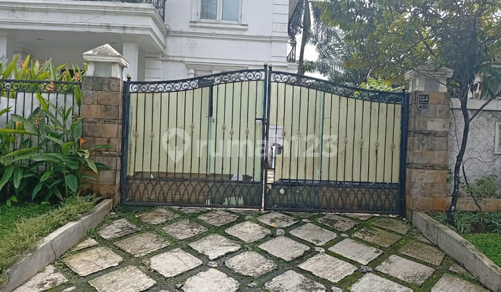 Rumah Megah 2 Lantai di Komplek Pondok Indah - Area Prestisius, Rumah Mewah Super Luas 725 m² 2