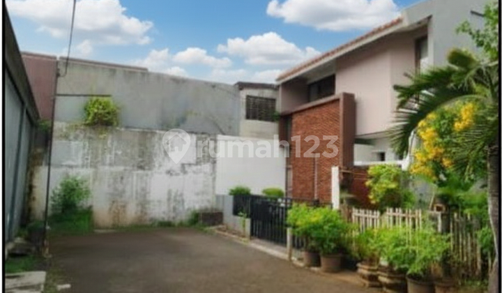 "Lewati Saja... Kecuali Bapak / Ibu Memang Siap Mengamankan Satu-Satunya Rumah Pojok 2 Lantai di Cipulir Permai." 2