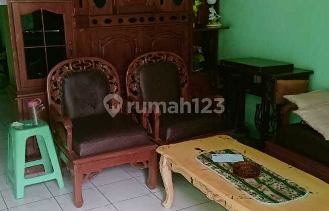 Rumah 2 Lantai dengan 4 Kamar Siap Huni 2