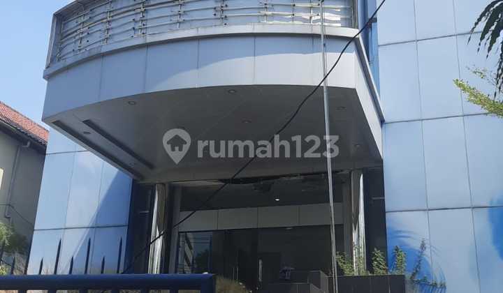 STRATEGIC LOCATION ON PEMUDA STREET, SEMARANG 2