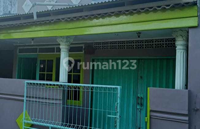 Rumah 2 Lantai dengan 4 Kamar Siap Huni 1