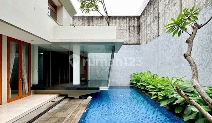 For Rent, Pondok Indah House, Ready to Occupied, Has Swimming Pool 2