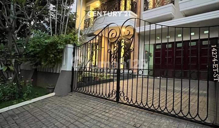 Dijual Rumah Mewah Dekat Taman Di Pondok Indah