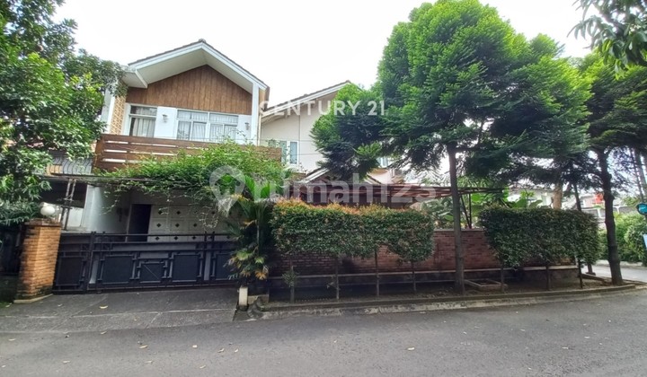 For Sale Elegant Hook House in Premium Neighborhood Strategic Location For Sale Elegant Hook House in Premium Neighborhood Strategic Location