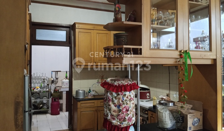 Comfortable Residence in Pondok Pinang, South Jakarta 2