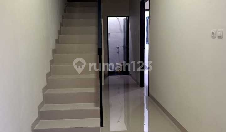 Disewa Rumah Luas dengan KT 3 dan KM 3 Luas 150 m2 dan Bangunan 160 m2 Disewa Rumah Luas dengan KT 3 dan KM 3 Luas 150 m2 dan Bangunan 160 m2