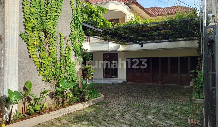 For Rent: 2-Story Move-In Ready House with Comfortable and Green Living @Kebayoran Baru, South Jakarta