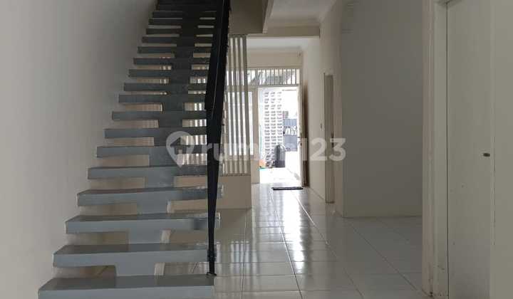 Ready-to-Occupy House with Comfortable and Serene Living in Ciputat