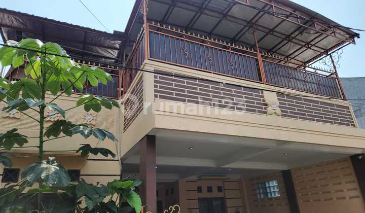 Rumah di Jakarta Selatan 2 Lantai Siap Huni dengan KT 4 dan KM 3 Surat SHM