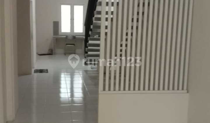 Rumah 2 Lantai Siap Huni dengan Hunian Nyaman dan Asri @Ciputat