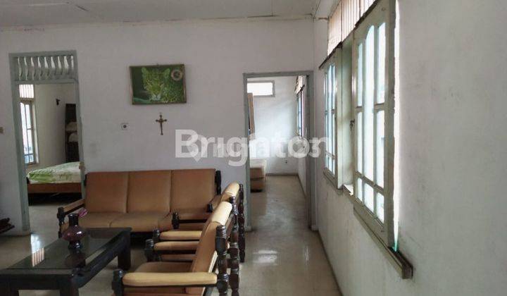 RUMAH SEWA SANGAT STRATEGIS COCOK BUAT USAHA  PINGGIR JALAN DRAMAGA 2