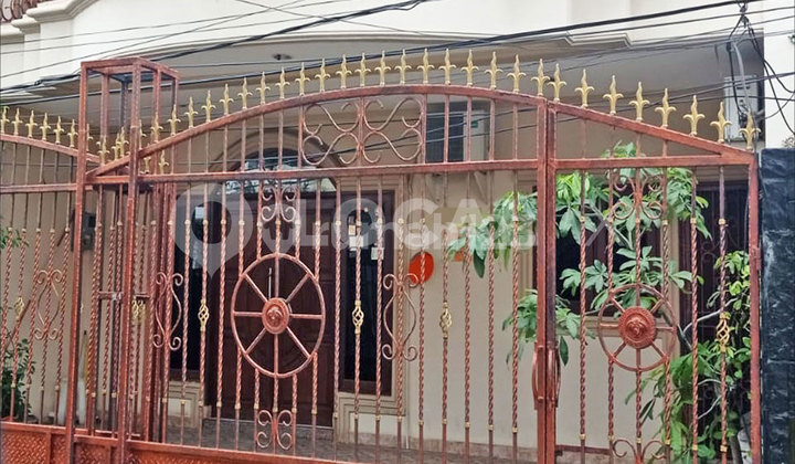 Rumah Merah Jambu Kelapa Gading, Jakarta Utara Rumah Merah Jambu Kelapa Gading, Jakarta Utara