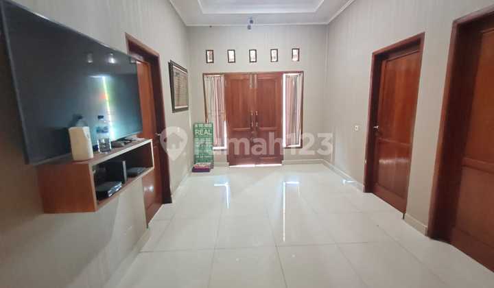 Dijual Rumah 3 Lantai siap huni di Bumi Cipondoh Asri, Cipondoh 2