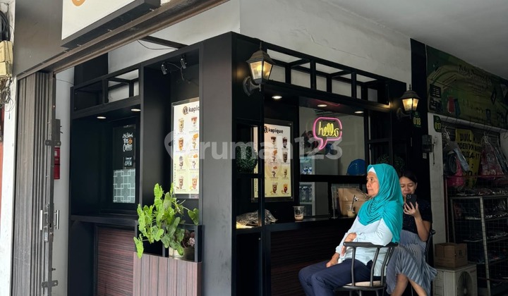 Kios Hook Bagus Pasar Modern Town Market, Modernland, Tangerang. Kios Hook Bagus Pasar Modern Town Market, Modernland, Tangerang.