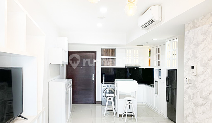 Casa Grande Residence Tower Montreal Pool View Mid-Level Coldwell Banker 2