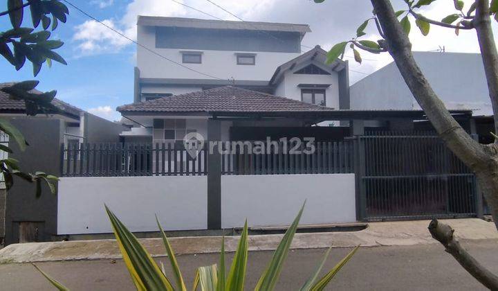 Rumah Asri Terawat di Komplek Dian Permai, Bandung 1