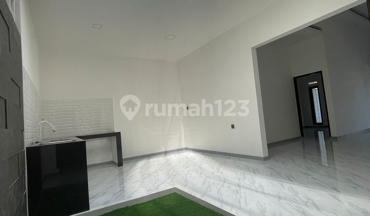 Rumah Minimalis Taman Holis Indah, Bandung 2