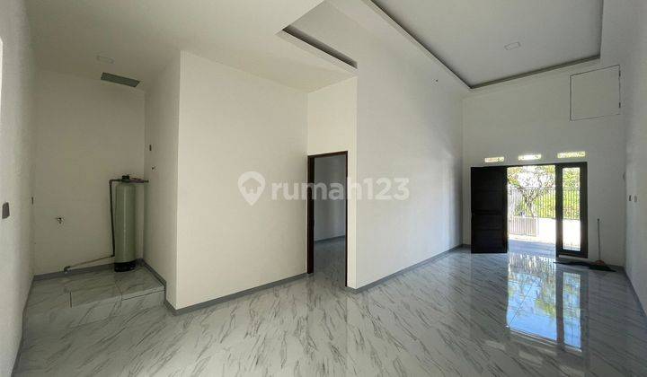 Rumah Minimalis Modern di Taman Holis Indah, Bandung 2