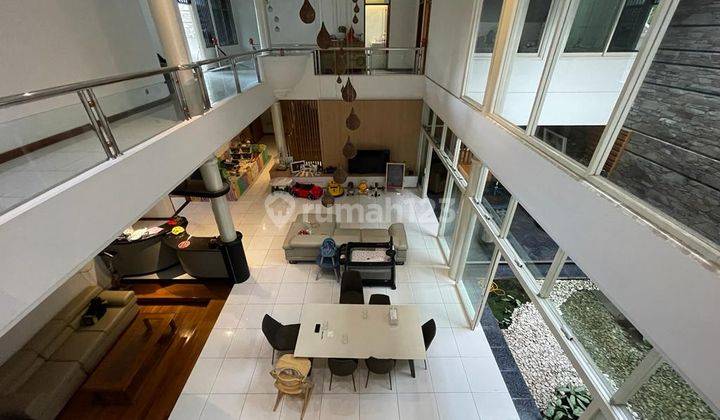 Rumah Lux Semi Furnished di Main Road Pasirluyu Barat, Bandung 2