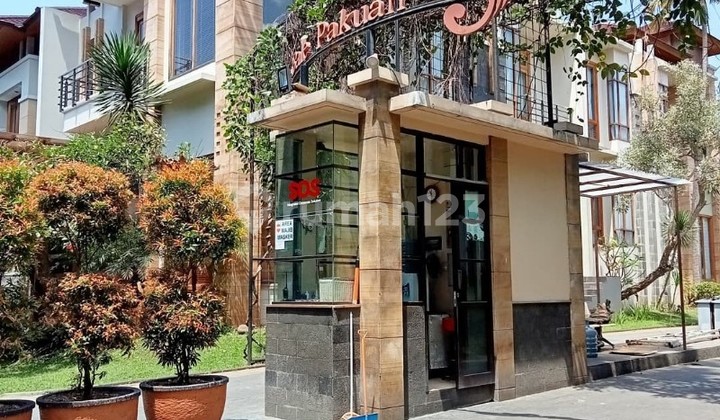 Rumah Bagus Semi Furnished SHM Ciumbuleuit, Bandung