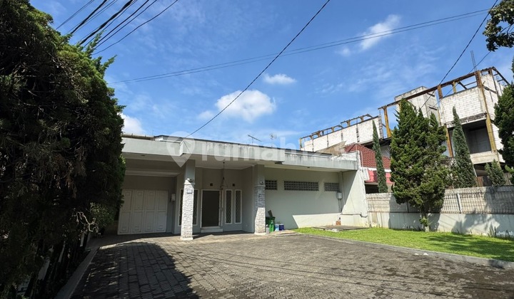 Rumah Lux Unfurnished di Maindroad Setiabudi, Bandung Rumah Lux Unfurnished di Maindroad Setiabudi, Bandung